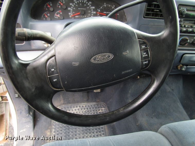 image for item DG1378 1999 Ford F350 Super Duty Crew Cab pickup truck