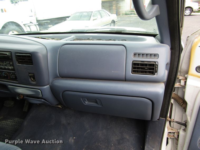 image for item DG1378 1999 Ford F350 Super Duty Crew Cab pickup truck