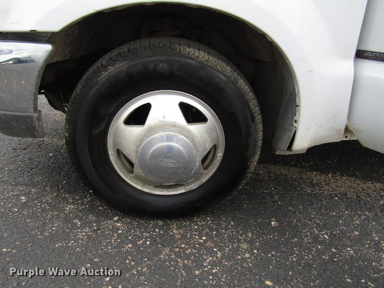 image for item DG1378 1999 Ford F350 Super Duty Crew Cab pickup truck