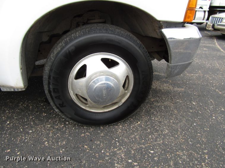 image for item DG1378 1999 Ford F350 Super Duty Crew Cab pickup truck