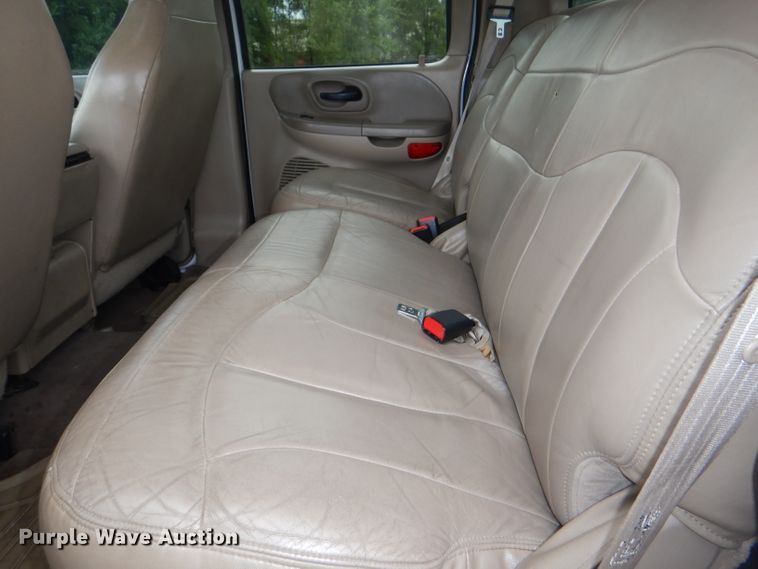 image for item DG4816 2001 Ford F150 Lariat SuperCrew pickup truck