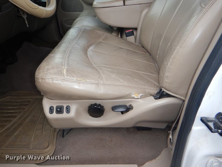 image for item DG4816 2001 Ford F150 Lariat SuperCrew pickup truck