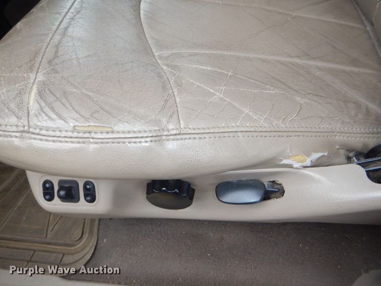 image for item DG4816 2001 Ford F150 Lariat SuperCrew pickup truck