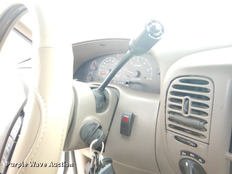 image for item DG4816 2001 Ford F150 Lariat SuperCrew pickup truck