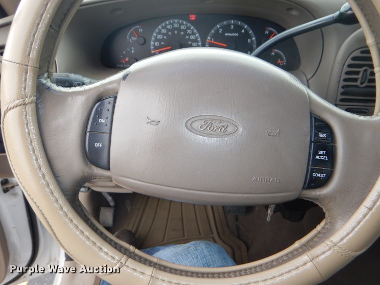 image for item DG4816 2001 Ford F150 Lariat SuperCrew pickup truck