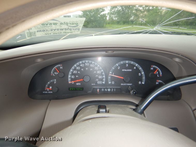 image for item DG4816 2001 Ford F150 Lariat SuperCrew pickup truck