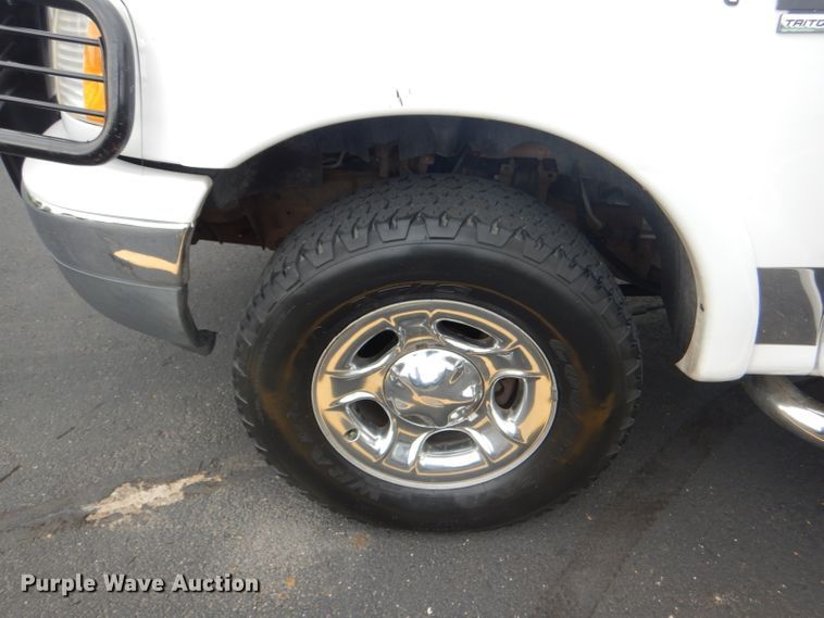 image for item DG4816 2001 Ford F150 Lariat SuperCrew pickup truck