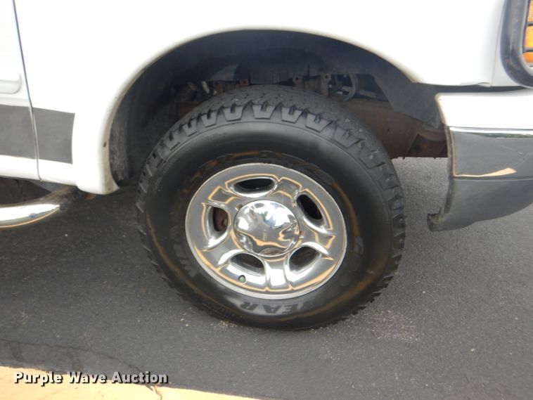 image for item DG4816 2001 Ford F150 Lariat SuperCrew pickup truck