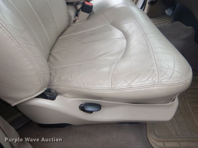 image for item DG4816 2001 Ford F150 Lariat SuperCrew pickup truck