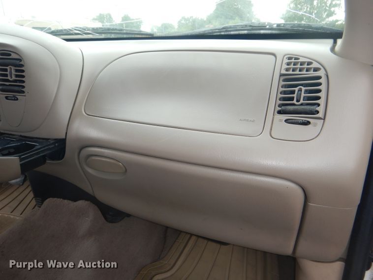 image for item DG4816 2001 Ford F150 Lariat SuperCrew pickup truck