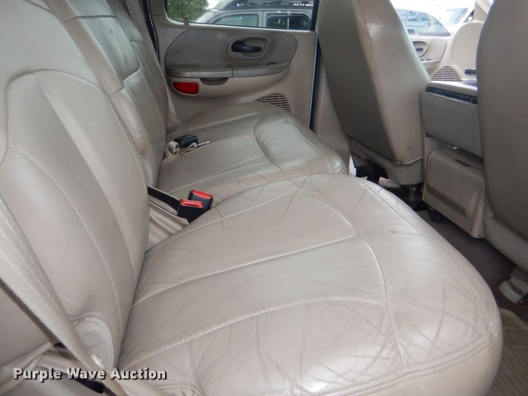 image for item DG4816 2001 Ford F150 Lariat SuperCrew pickup truck