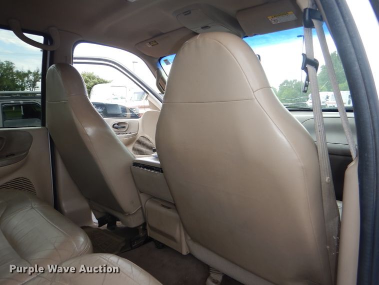 image for item DG4816 2001 Ford F150 Lariat SuperCrew pickup truck