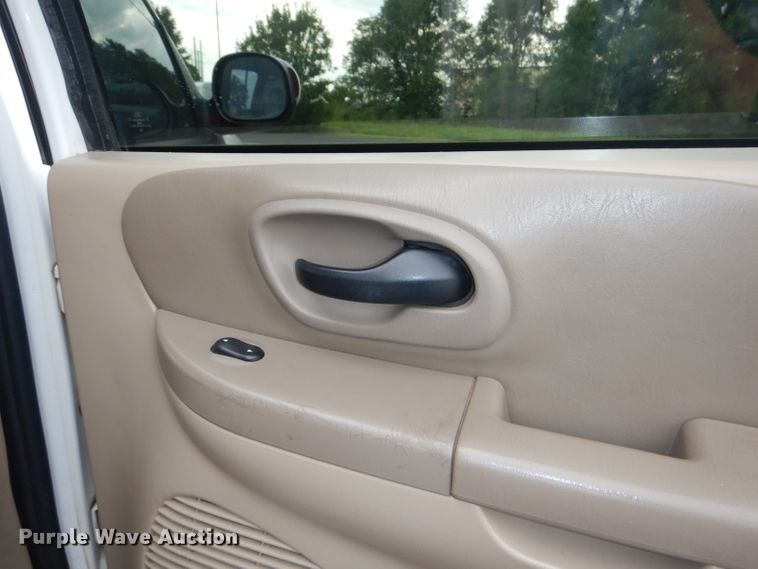 image for item DG4816 2001 Ford F150 Lariat SuperCrew pickup truck