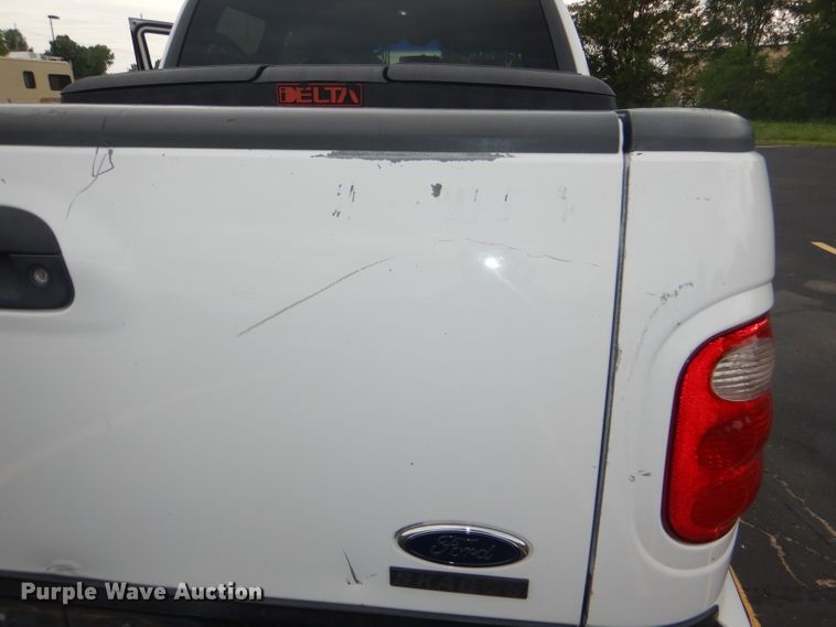 image for item DG4816 2001 Ford F150 Lariat SuperCrew pickup truck