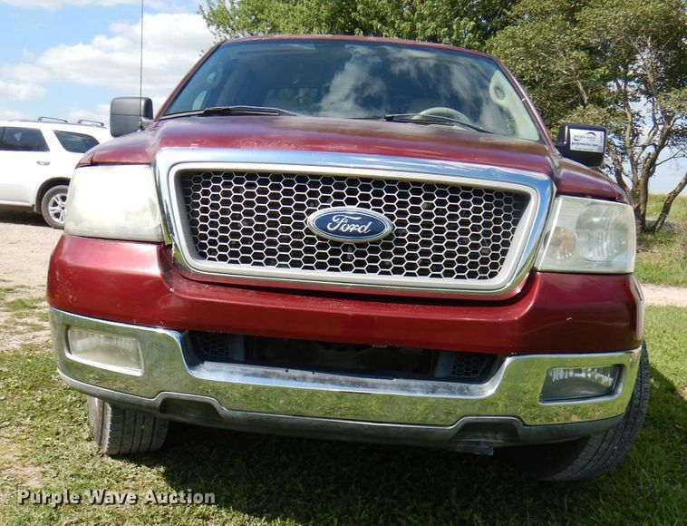 image for item DG4824 2004 Ford F150 Lariat SuperCrew flatbed pickup truck