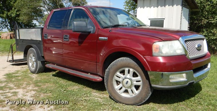 image for item DG4824 2004 Ford F150 Lariat SuperCrew flatbed pickup truck