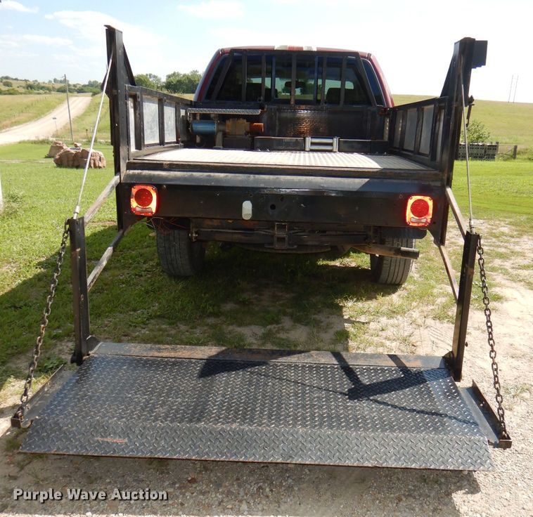 image for item DG4824 2004 Ford F150 Lariat SuperCrew flatbed pickup truck