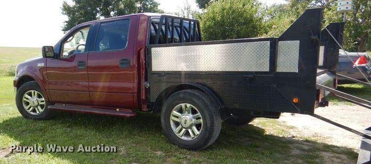 image for item DG4824 2004 Ford F150 Lariat SuperCrew flatbed pickup truck