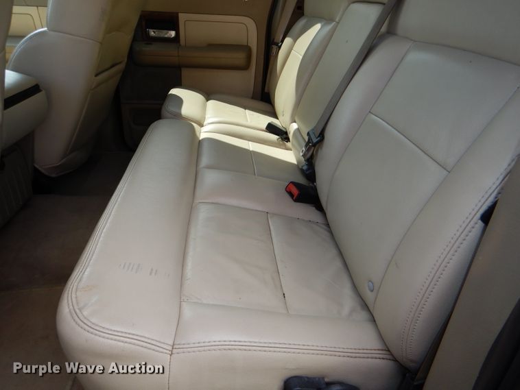 image for item DG4824 2004 Ford F150 Lariat SuperCrew flatbed pickup truck