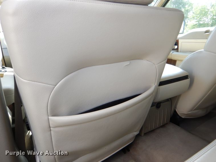 image for item DG4824 2004 Ford F150 Lariat SuperCrew flatbed pickup truck