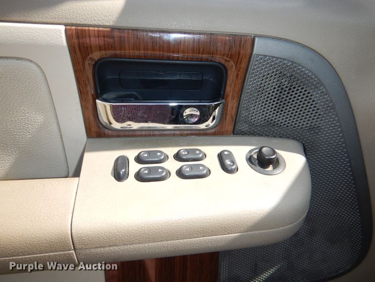 image for item DG4824 2004 Ford F150 Lariat SuperCrew flatbed pickup truck