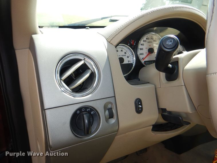 image for item DG4824 2004 Ford F150 Lariat SuperCrew flatbed pickup truck