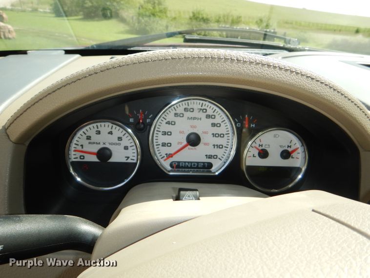 image for item DG4824 2004 Ford F150 Lariat SuperCrew flatbed pickup truck