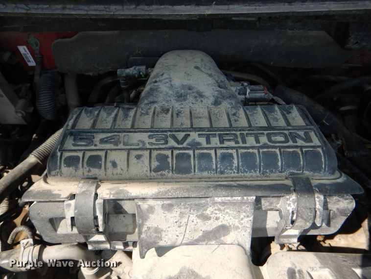 image for item DG4824 2004 Ford F150 Lariat SuperCrew flatbed pickup truck