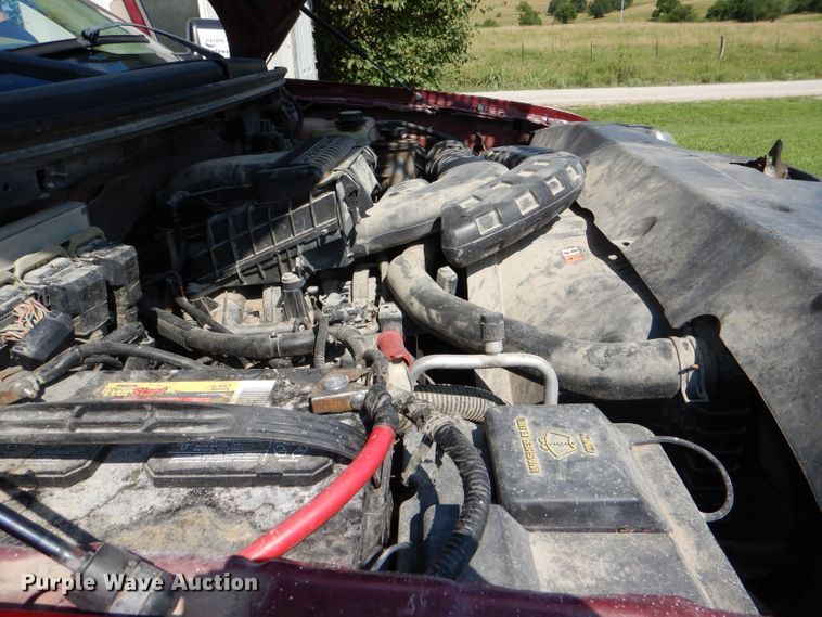 image for item DG4824 2004 Ford F150 Lariat SuperCrew flatbed pickup truck