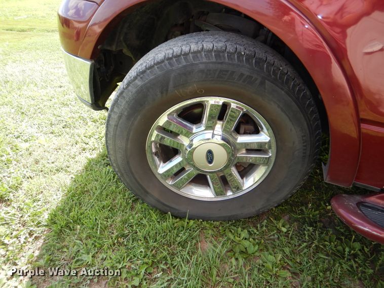 image for item DG4824 2004 Ford F150 Lariat SuperCrew flatbed pickup truck