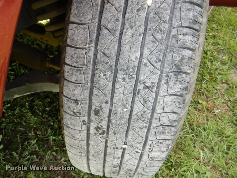 image for item DG4824 2004 Ford F150 Lariat SuperCrew flatbed pickup truck