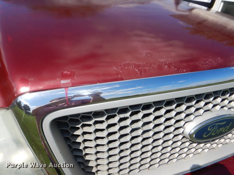 image for item DG4824 2004 Ford F150 Lariat SuperCrew flatbed pickup truck