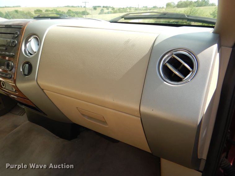 image for item DG4824 2004 Ford F150 Lariat SuperCrew flatbed pickup truck