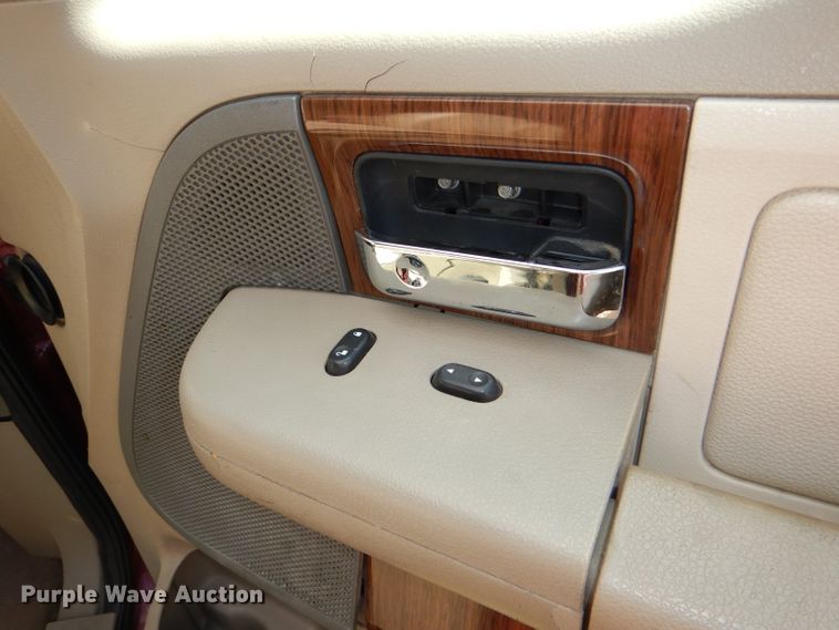 image for item DG4824 2004 Ford F150 Lariat SuperCrew flatbed pickup truck