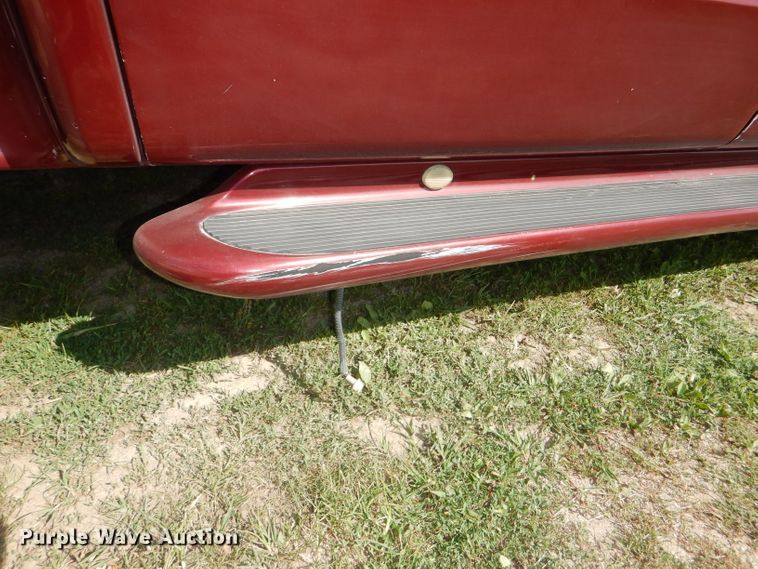 image for item DG4824 2004 Ford F150 Lariat SuperCrew flatbed pickup truck