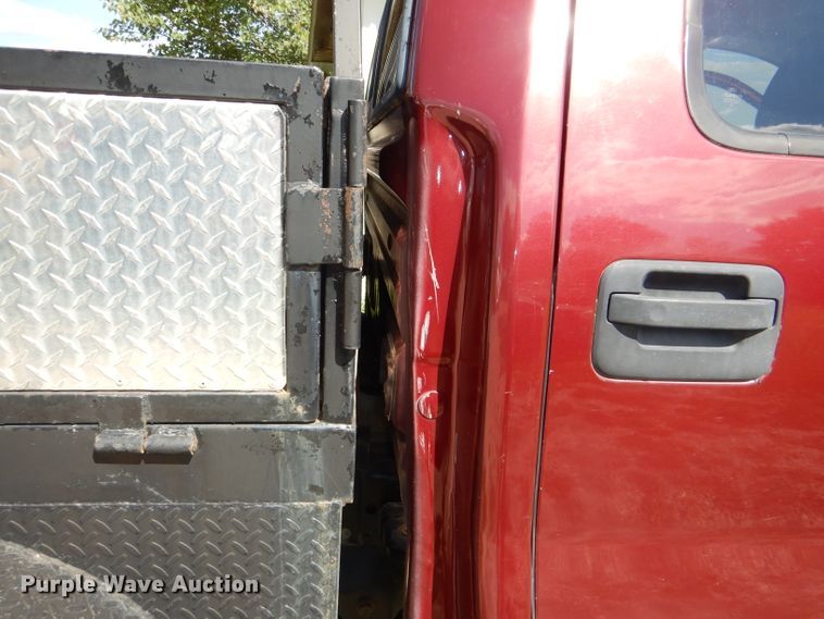 image for item DG4824 2004 Ford F150 Lariat SuperCrew flatbed pickup truck