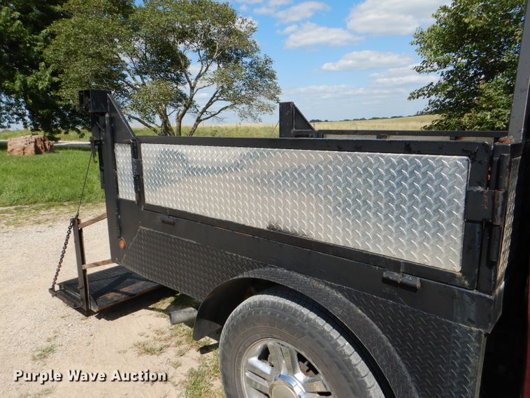 image for item DG4824 2004 Ford F150 Lariat SuperCrew flatbed pickup truck