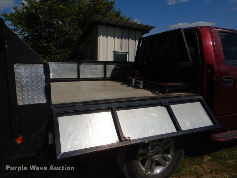 image for item DG4824 2004 Ford F150 Lariat SuperCrew flatbed pickup truck