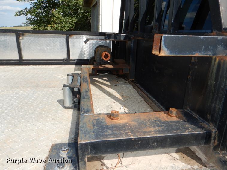 image for item DG4824 2004 Ford F150 Lariat SuperCrew flatbed pickup truck