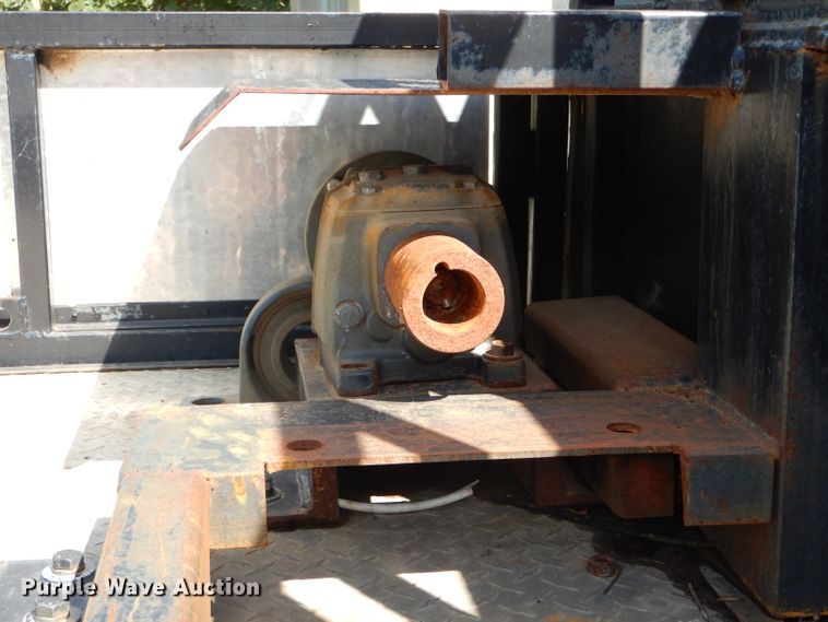 image for item DG4824 2004 Ford F150 Lariat SuperCrew flatbed pickup truck