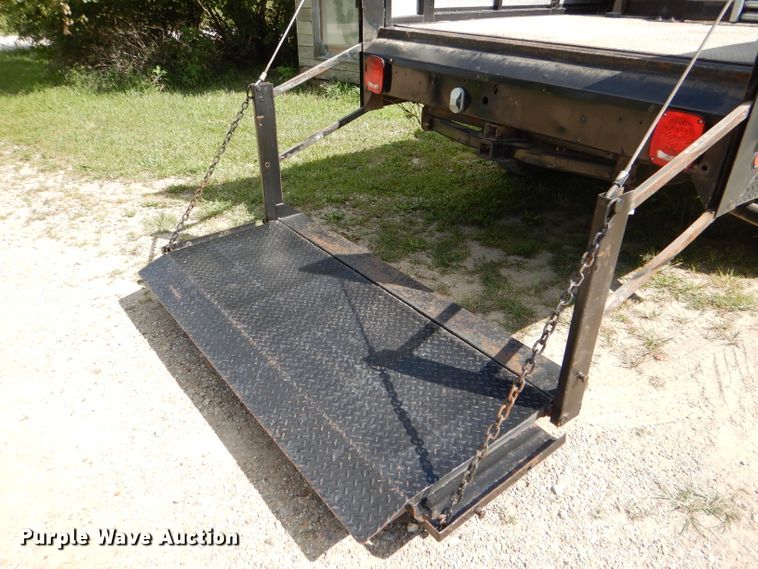 image for item DG4824 2004 Ford F150 Lariat SuperCrew flatbed pickup truck