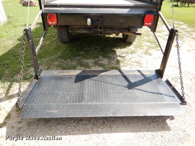 image for item DG4824 2004 Ford F150 Lariat SuperCrew flatbed pickup truck