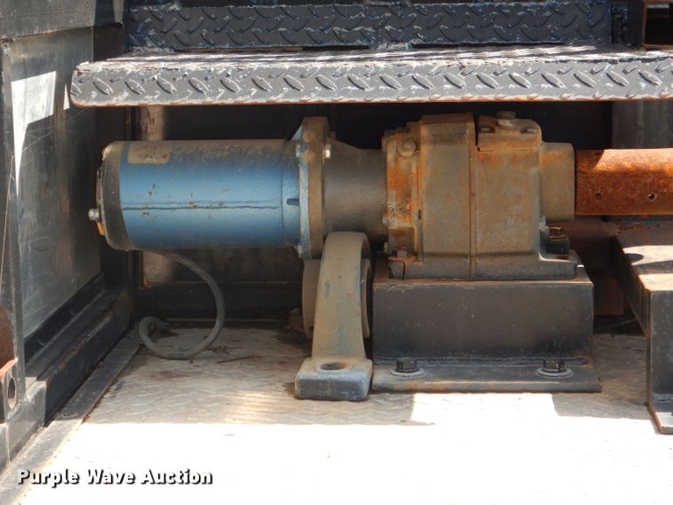 image for item DG4824 2004 Ford F150 Lariat SuperCrew flatbed pickup truck