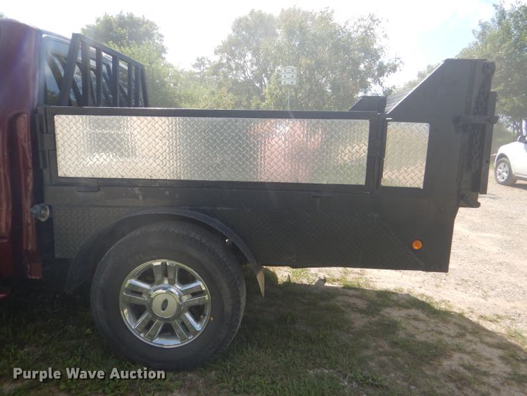 image for item DG4824 2004 Ford F150 Lariat SuperCrew flatbed pickup truck