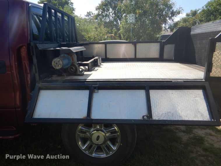 image for item DG4824 2004 Ford F150 Lariat SuperCrew flatbed pickup truck