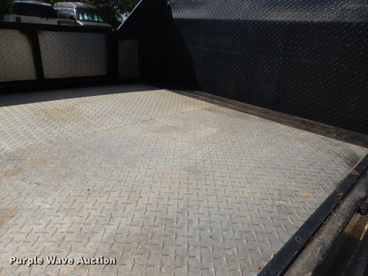 image for item DG4824 2004 Ford F150 Lariat SuperCrew flatbed pickup truck