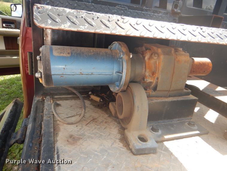 image for item DG4824 2004 Ford F150 Lariat SuperCrew flatbed pickup truck