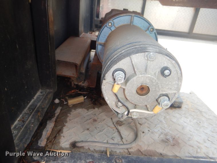 image for item DG4824 2004 Ford F150 Lariat SuperCrew flatbed pickup truck