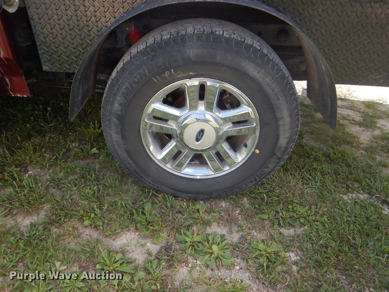 image for item DG4824 2004 Ford F150 Lariat SuperCrew flatbed pickup truck