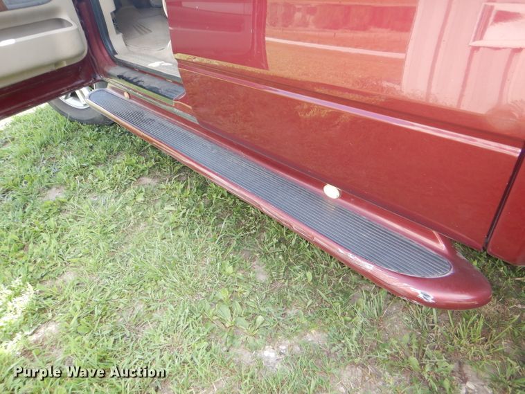 image for item DG4824 2004 Ford F150 Lariat SuperCrew flatbed pickup truck